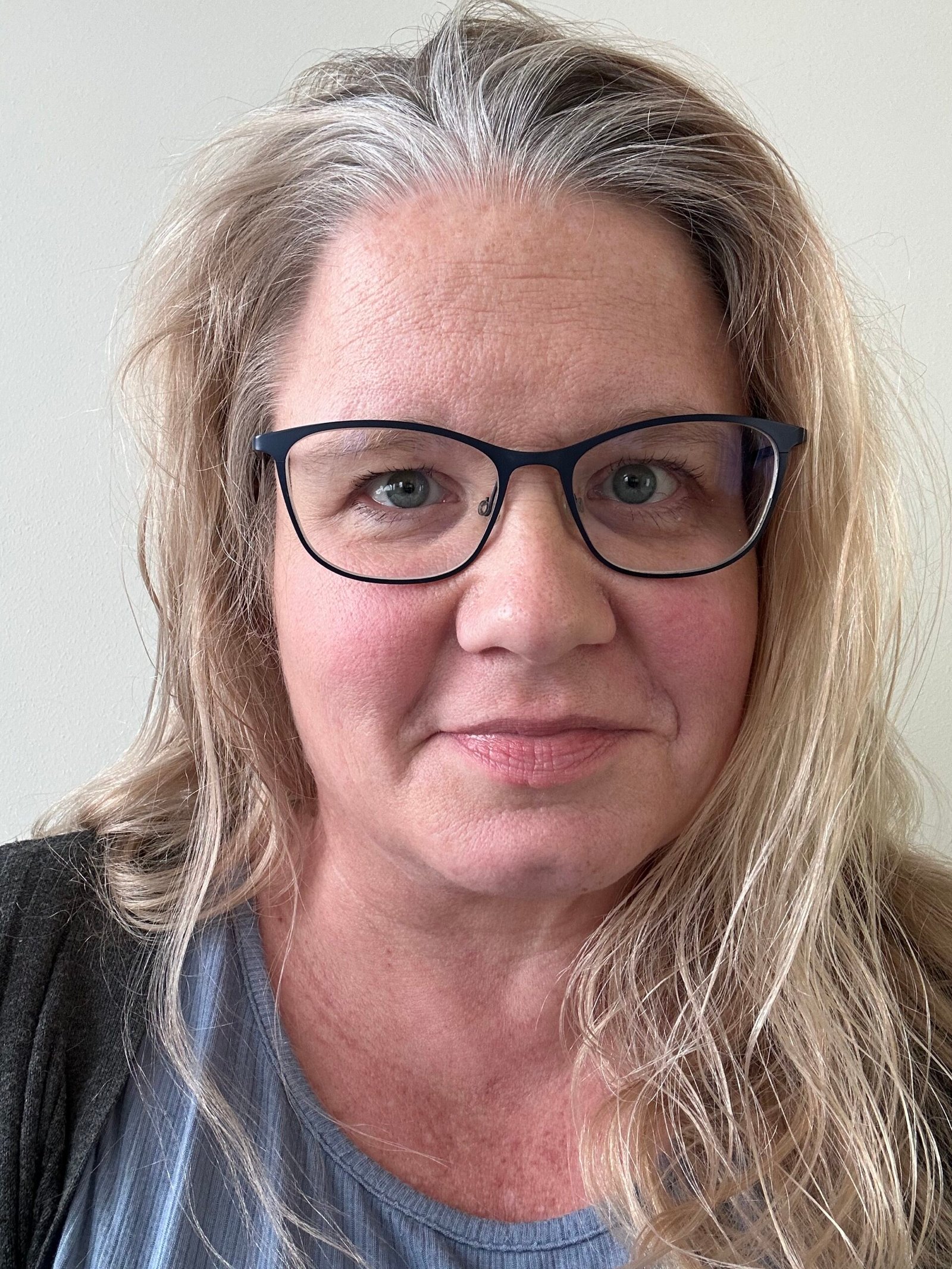 headshot cecilie